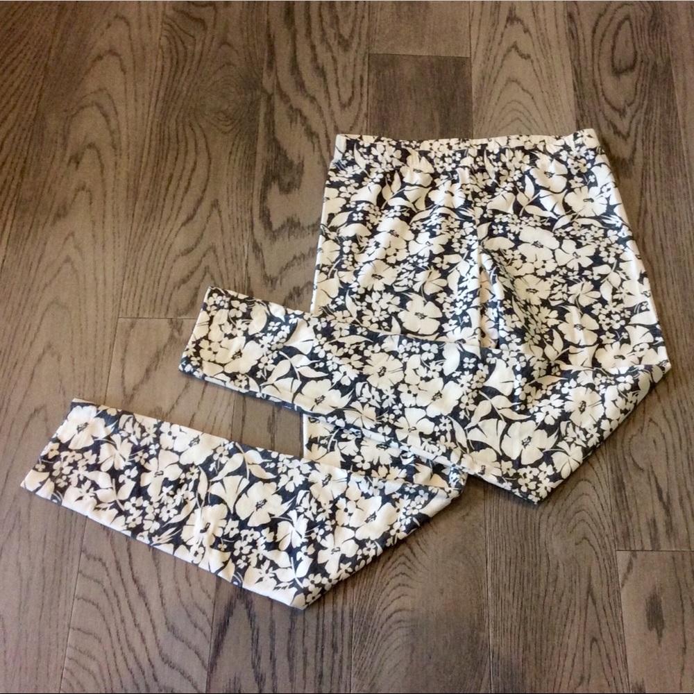 ❤️ OLD NAVY GRAY/CREME FLORAL PRINT LEGGINGS - S